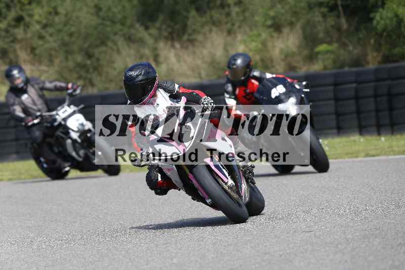 Archiv-2025/42 07.08.2025 Peter Studer Girls Day ADR/Gruppe pink/team